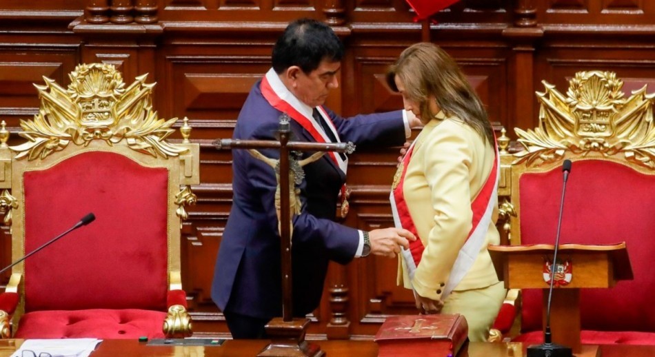 El Congreso de Perú tomó juramento a Dina Boluarte como presidenta en reemplazo de Castillo