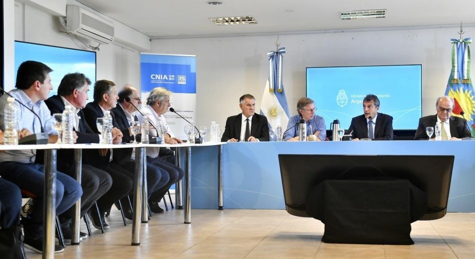 Sequía: Massa recibió al campo y prometió medidas para febrero