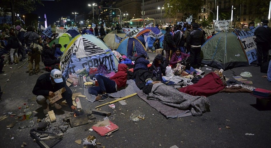 Tolosa Paz confirmó que se darán de baja 85.000 planes sociales