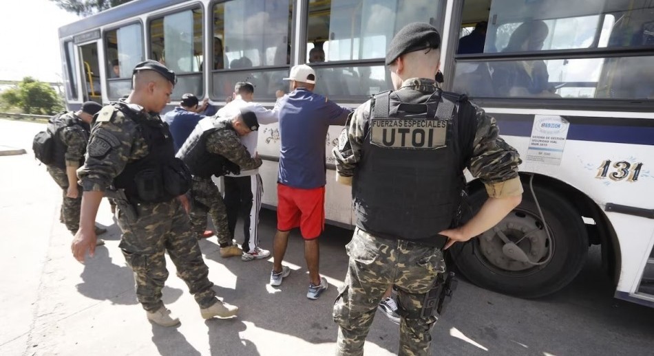 La Matanza: Ahora la Policía de Berni requisa a colectivos y pasajeros