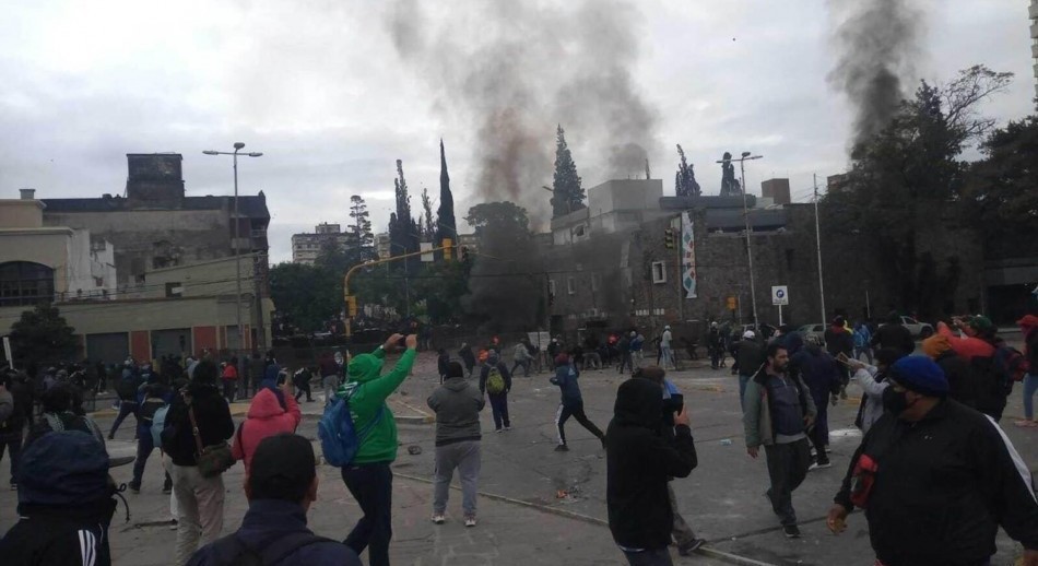 Jujuy: Morales aprobó la nueva Constitución y los manifestantes ingresaron a la Legislatura