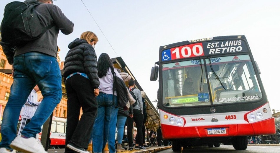 Suspendieron el aumento en la tarifa de colectivos y trenes de septiembre