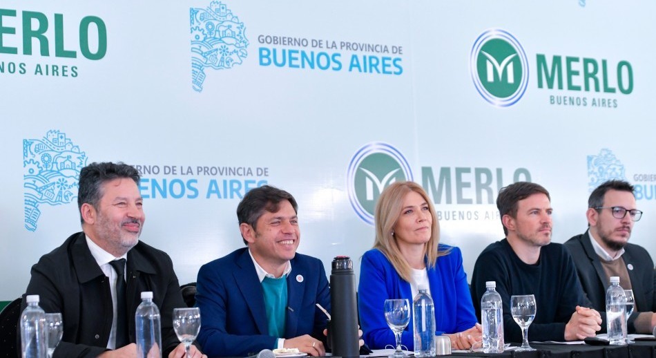 Kicillof lleva incremento salarial a 25%, más una suma fija, y lanza un fondo para los Municipios