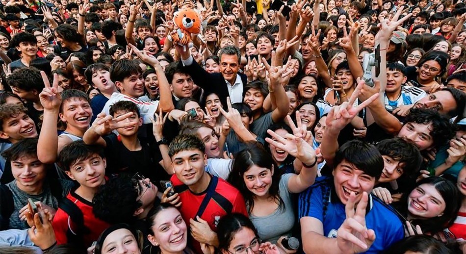 Massa a los estudiantes: 