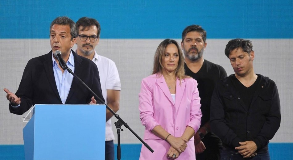 Massa llamó a Milei para felicitarlo y dijo que este lunes comienza la transición