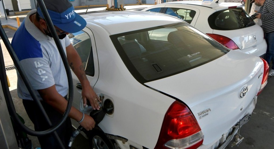 YPF y Axion aumentaron la nafta y el gasoil otro 10%
