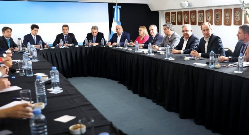Massa reapareció con plata para los gobernadores y un opositor dijo que ahora sí pagará el aguinaldo