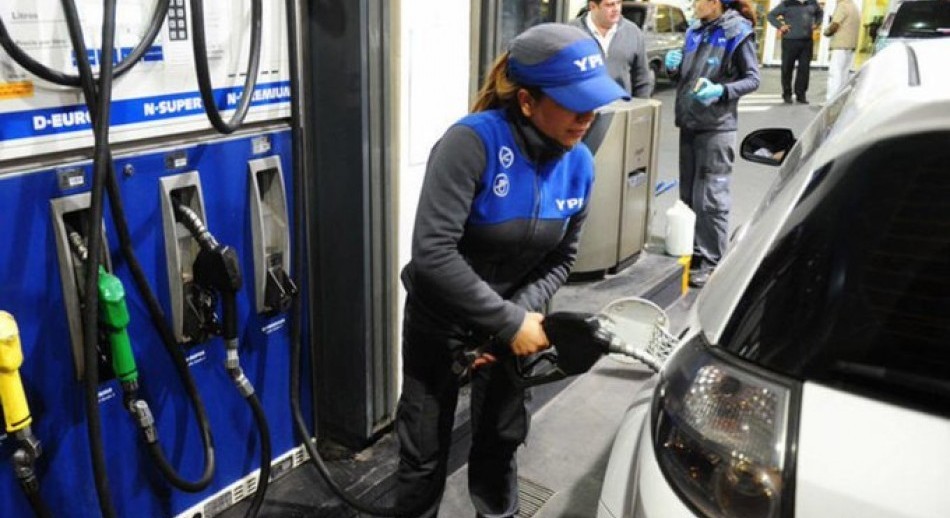 Aumentos de hasta el 30% en combustibles, con YPF a la cabeza del ajuste