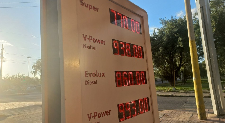 Las petroleras vuelven a subir sus combustibles alrededor de 27%