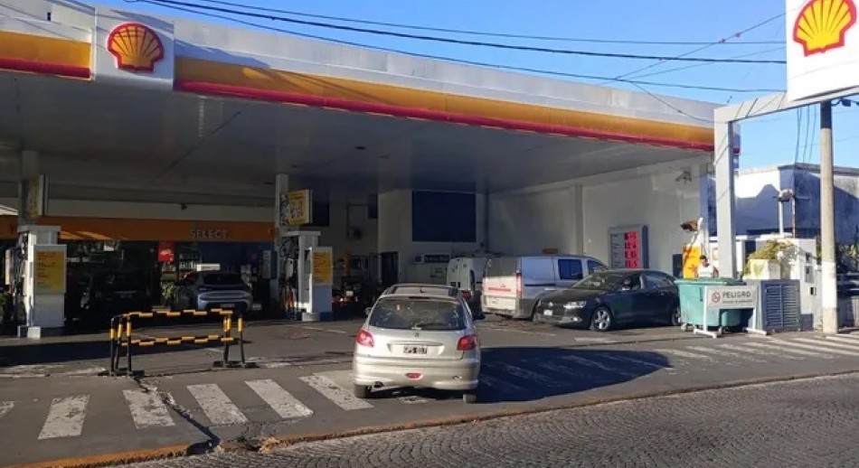 El Gobierno dispuso un aumento gradual del impuesto a los combustibles