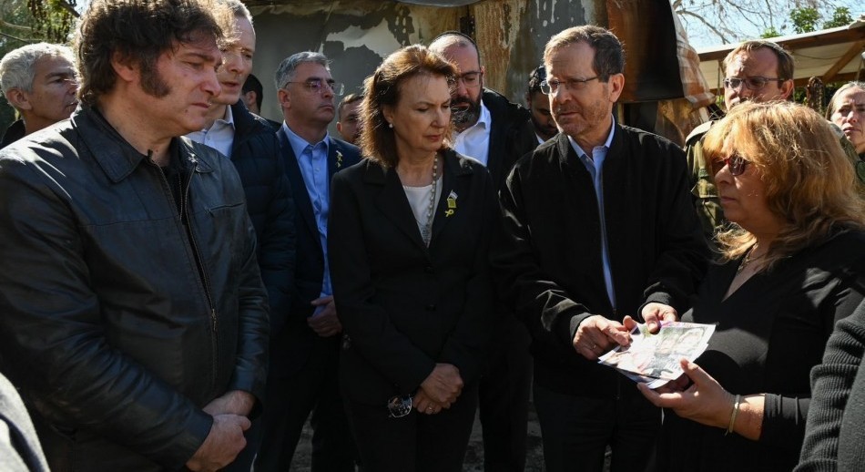 Milei visitó un kibutz atacado y dijo que Hamas 