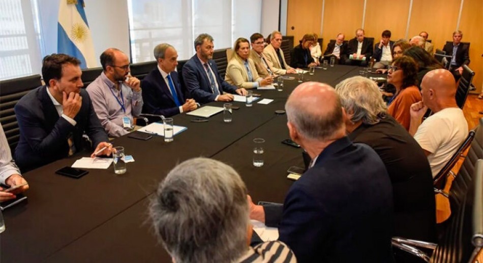 Por DNU, el Gobierno reanudó el fondo educativo a las provincias y CABA