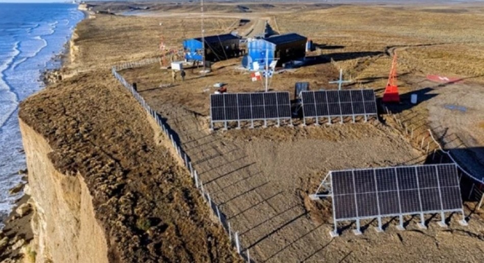 Tensión con Chile: tras el reclamo de Gabriel Boric, Argentina remueve el panel solar