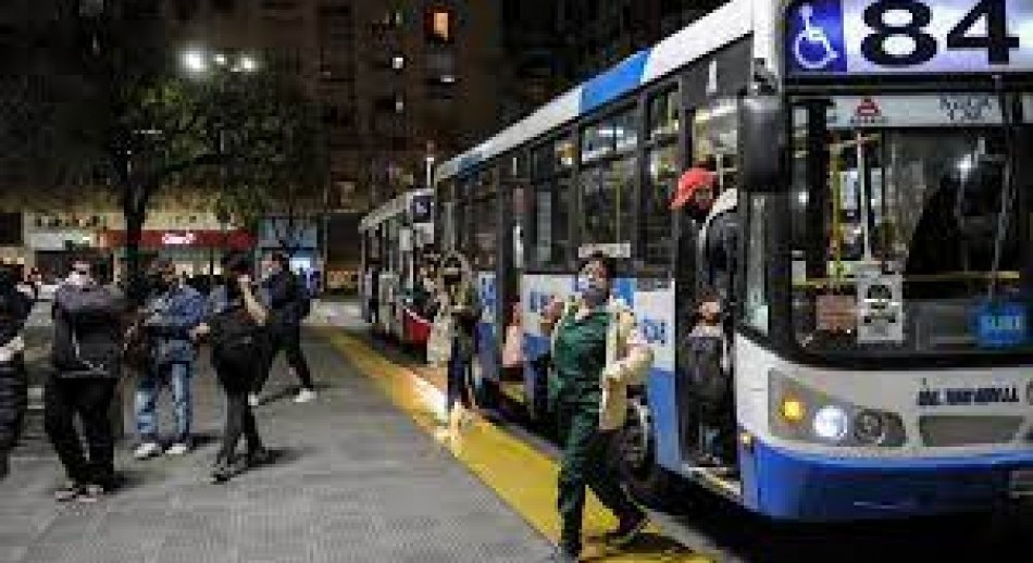 Colectivos: El Gobierno quita subsidios y empresas reducirán servicios nocturnos en el AMBA