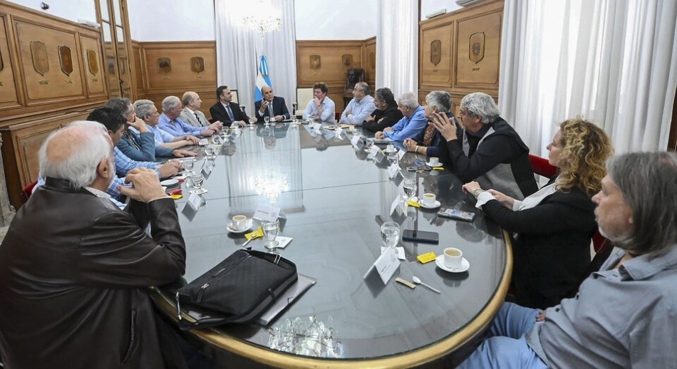 El Gobierno acordó con la CGT revisar una parte de la reforma laboral