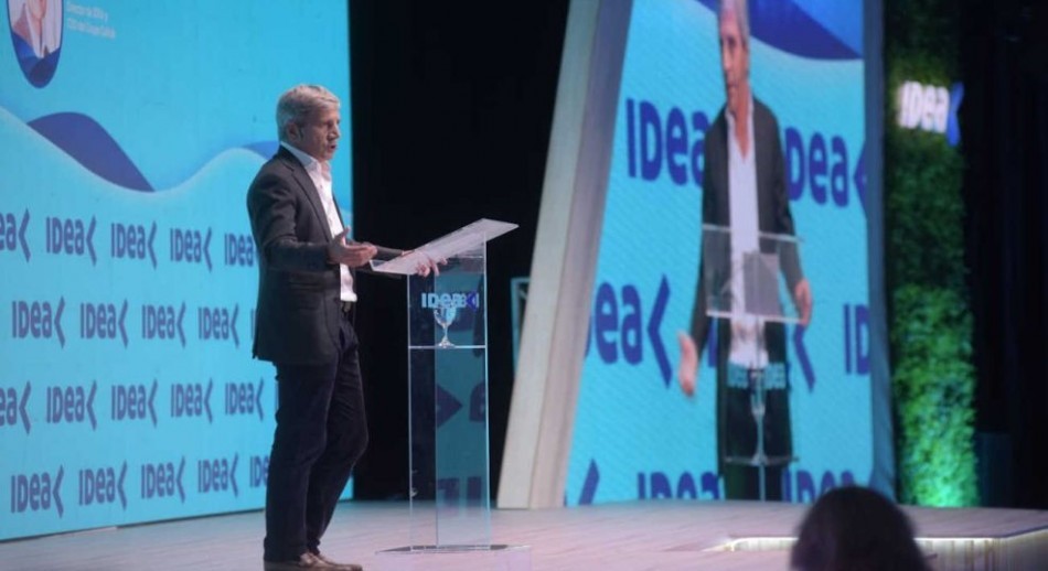 En IDEA, Caputo no prometió levantar el cepo y calificó a los K de