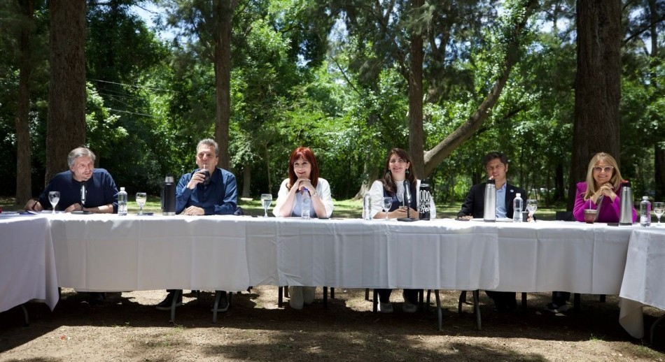 Cónclave en Moreno: Cristina criticó el desdoblamiento electoral de los gobernadores