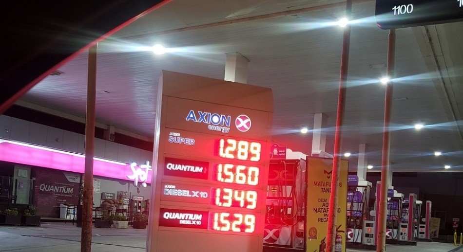 Los precios de los combustibles subieron 2% a pesar de que el Gobierno postergó impuesto