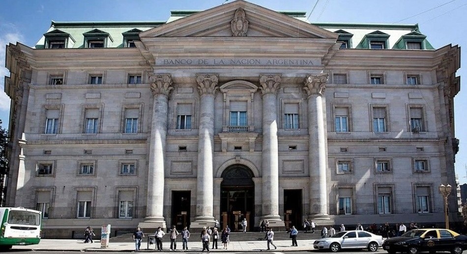 Javier Milei firmó el decreto para convertir al Banco Nación en sociedad anónima