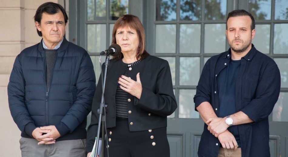 A un mes del temporal, Bullrich anunció subsidios para comerciantes y empresas de Bahía Blanca