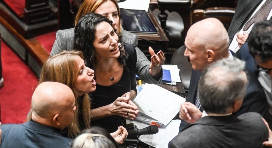 Diputados: Se cayó la sesión en medio de gritos e insultos entre el kirchnerismo y LLA