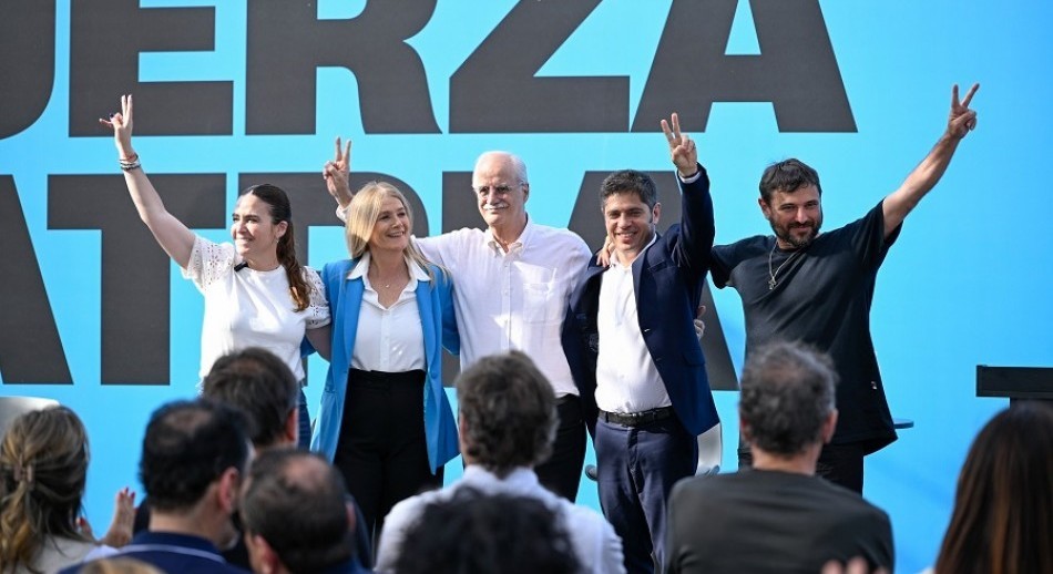 Kicillof dijo que el gobierno de Milei es una “estafa” y apuntó contra Caputo