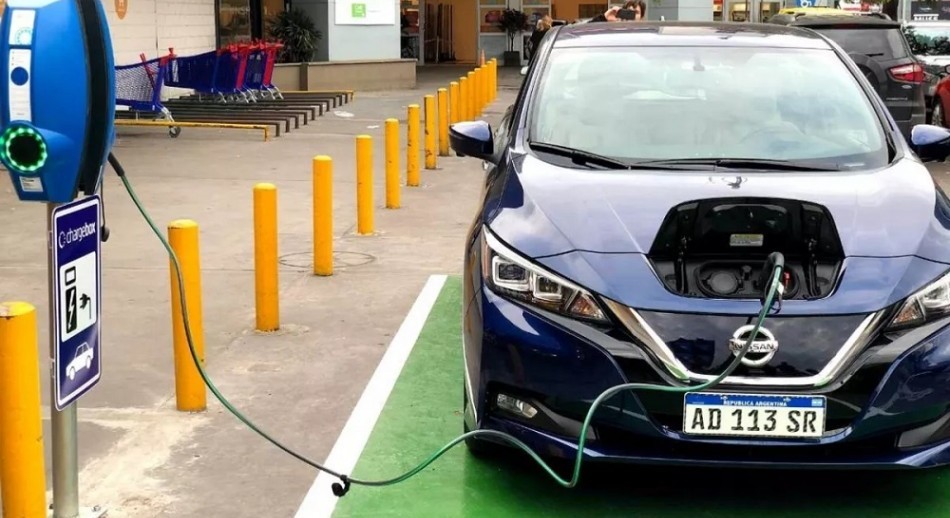 El Gobierno autorizó la importación de autos eléctricos, híbridos y con combustibles de hidrógeno