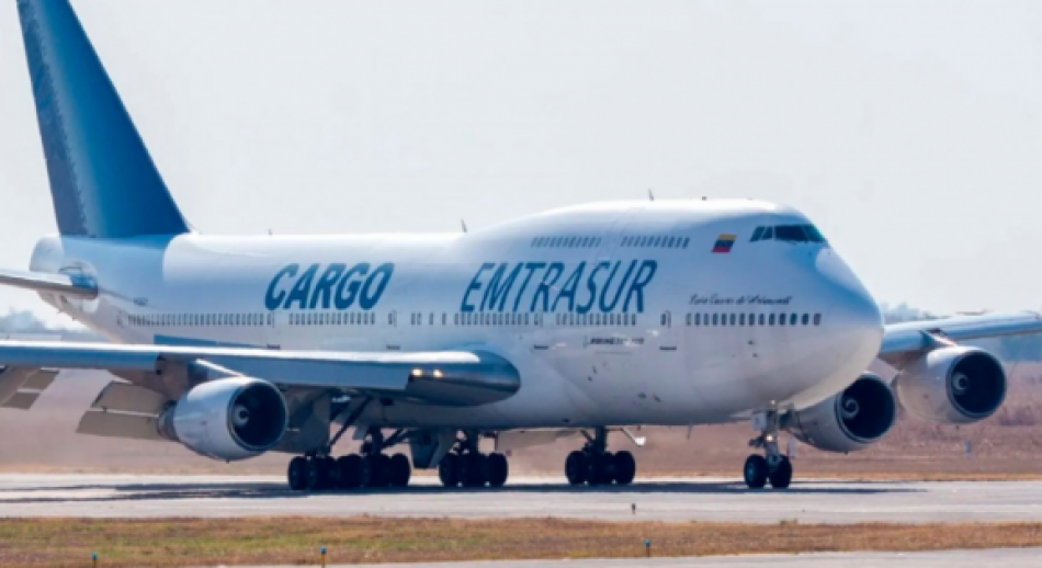 Avión retenido: el juez recibió un informe del FBI que complicaría al piloto iraní