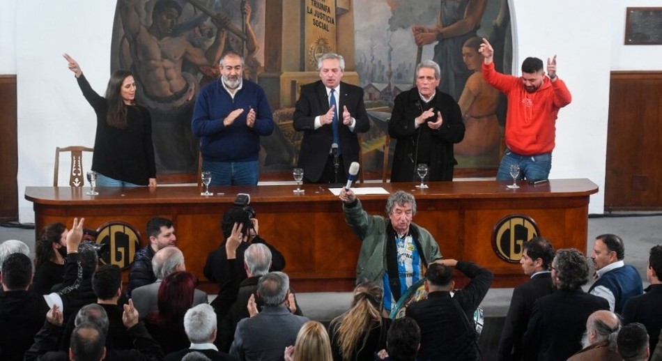 Alberto Fernández homenajeó a Perón en la CGT con mensajes para Cristina Kirchner