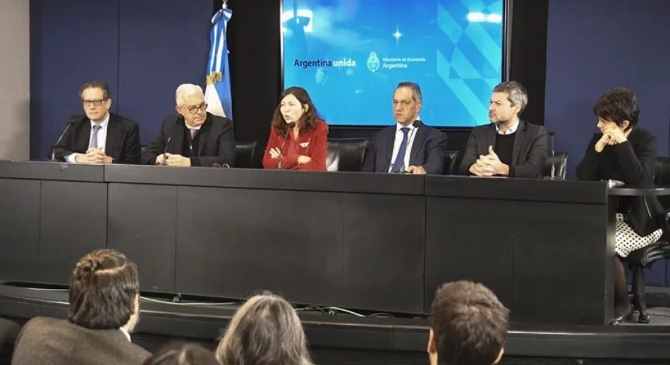 Batakis defendió el equilibrio fiscal y ratificó el cumplimiento del acuerdo con el FMI