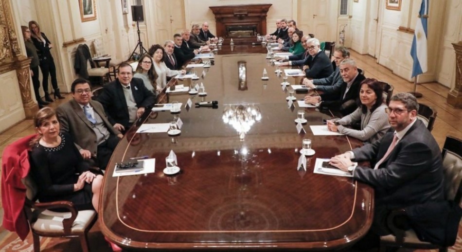 Ante la crisis, el Gobierno analiza implementar un dólar turista, entre otras medidas