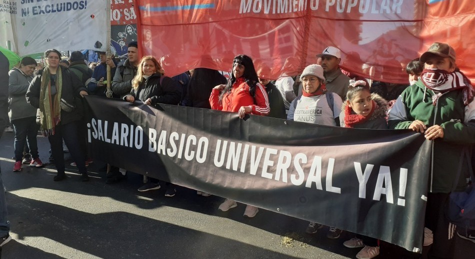 Organizaciones sociales se movilizan en reclamo de un salario básico universal