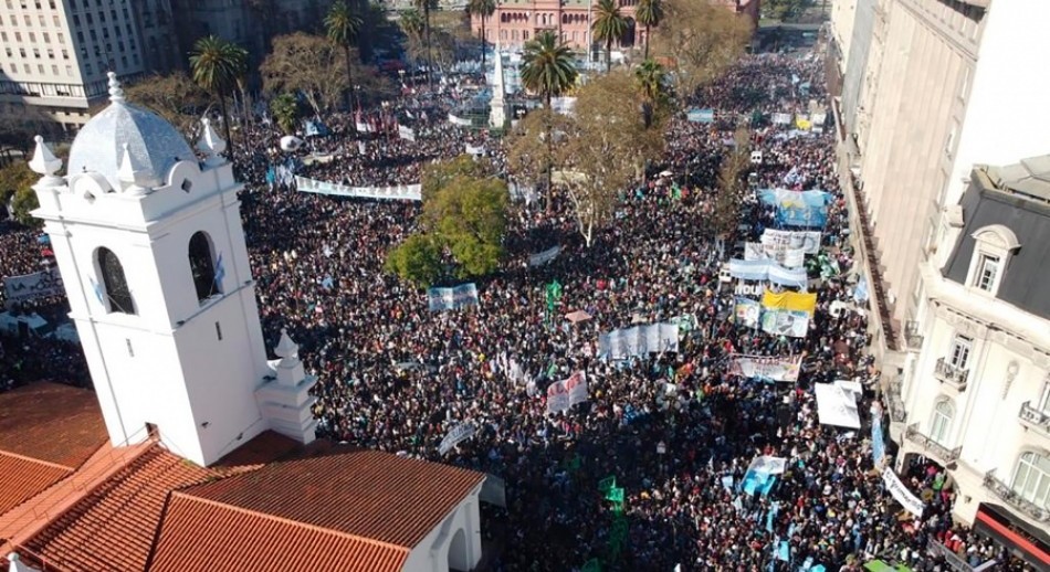 Funcionarios, gremios y organizaciones K hicieron un 