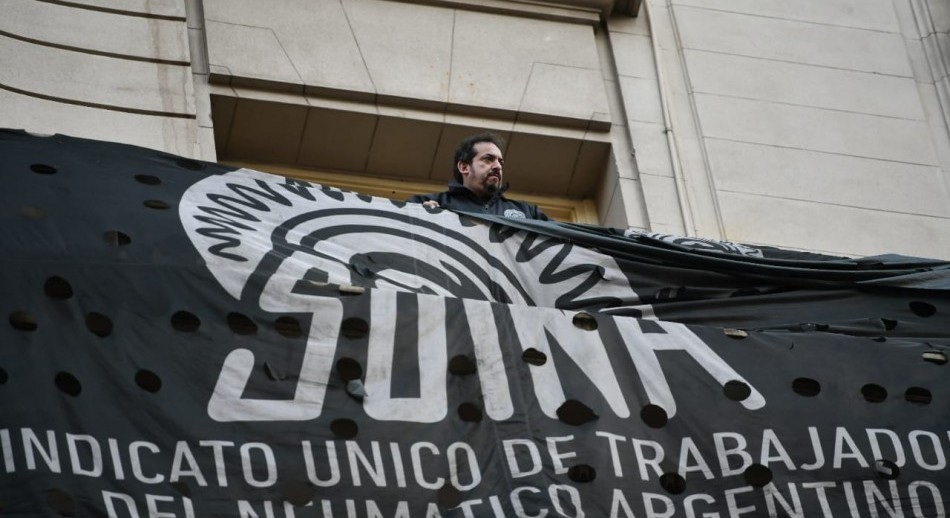 El sindicato del neumático paraliza las fábricas por tiempo indeterminado