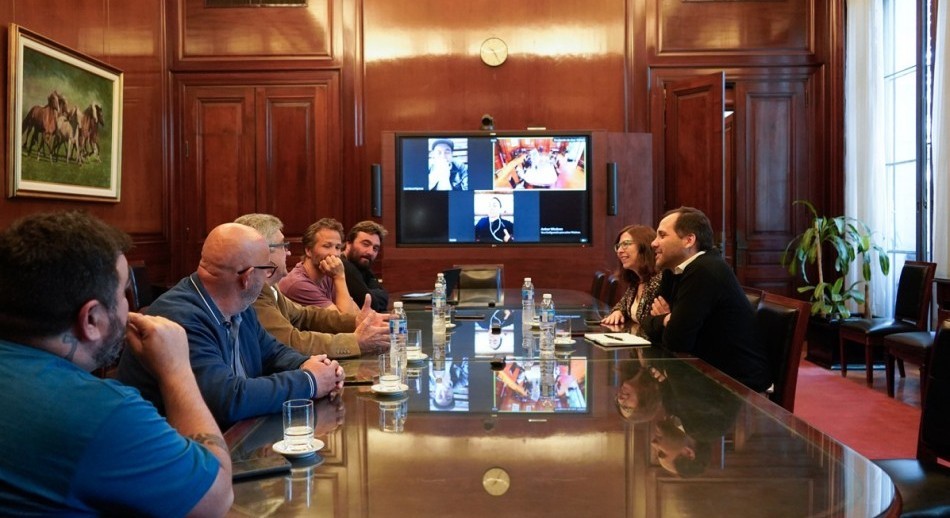 Batakis recibió a representantes de movimientos de trabajadores rurales y cooperativas lácteas